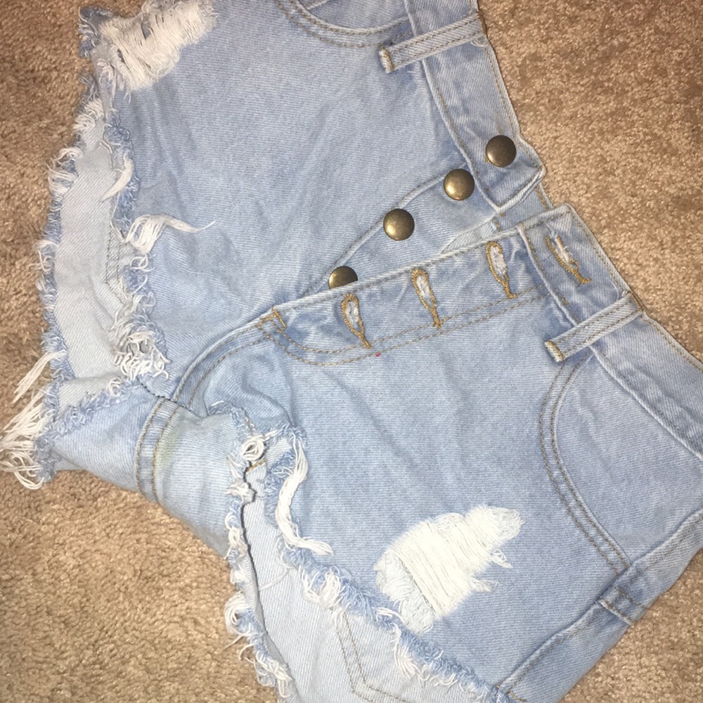 Distressed shorts light wash